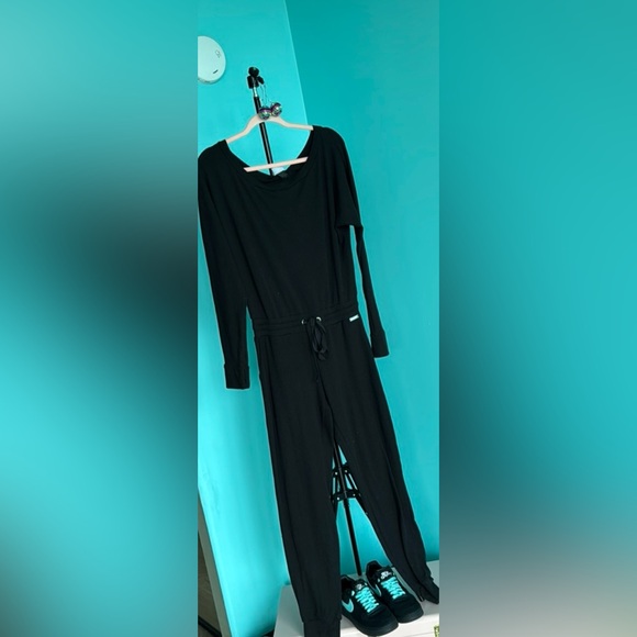 Bombshell sportswear cold shoulder one piece jumper. - Picture 6 of 6